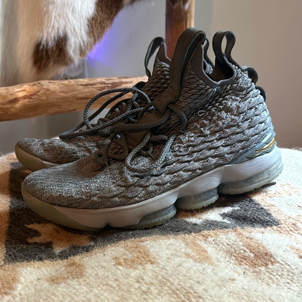 Nike LeBron 15 EP City Edition Gray